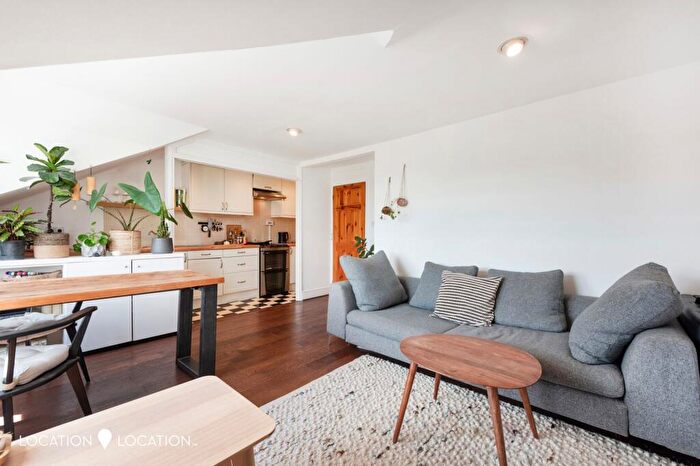 1 Bedroom Flat To Rent In Dunsmure Road, London, N16