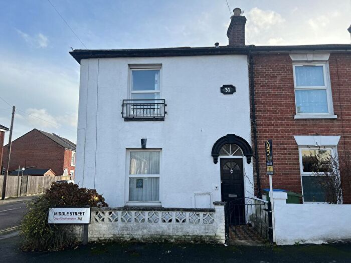 5 Bedroom House To Rent In Middle Street, SO14