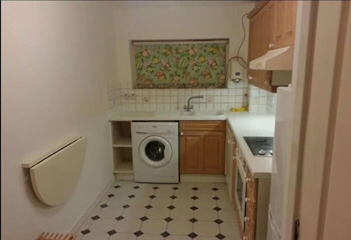 1 Bedroom Flat To Rent In Deauville Court, Eleanor Close, Surrey Quays, London, SE16