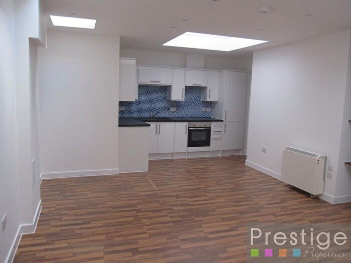 2 Bedroom Flat To Rent In Kentish Town Road, London, NW5