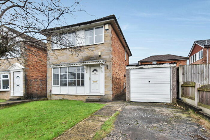 3 Bedroom Detached House For Sale In Bruntcliffe Drive, Morley, Leeds, LS27