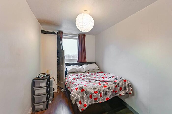 2 Bedroom Flat To Rent In Kennington Lane, Kennington, London, SE11