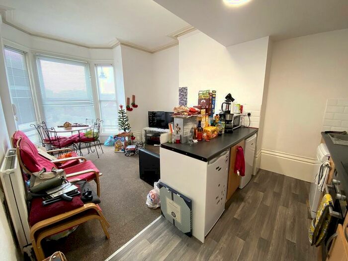 3 Bedroom Apartment To Rent In Outram Road, Southsea, PO5