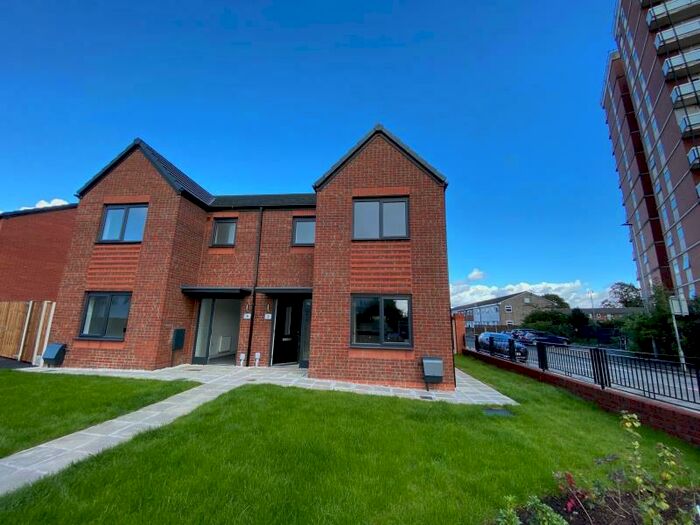 3 Bedroom Semi-Detached House To Rent In Danesdale Drive, M4