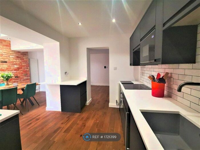 2 Bedroom Flat To Rent In Norfolk Square, Brighton, BN1