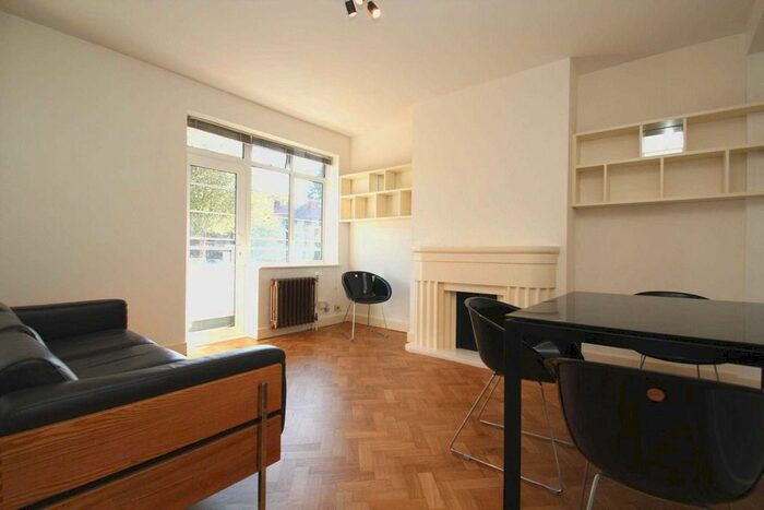 2 Bedroom Flat To Rent In North Hill, Highgate, N6