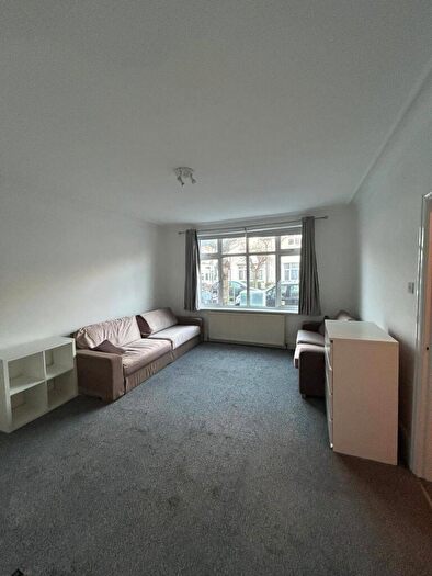 2 Bedroom Flat To Rent In London, NW11