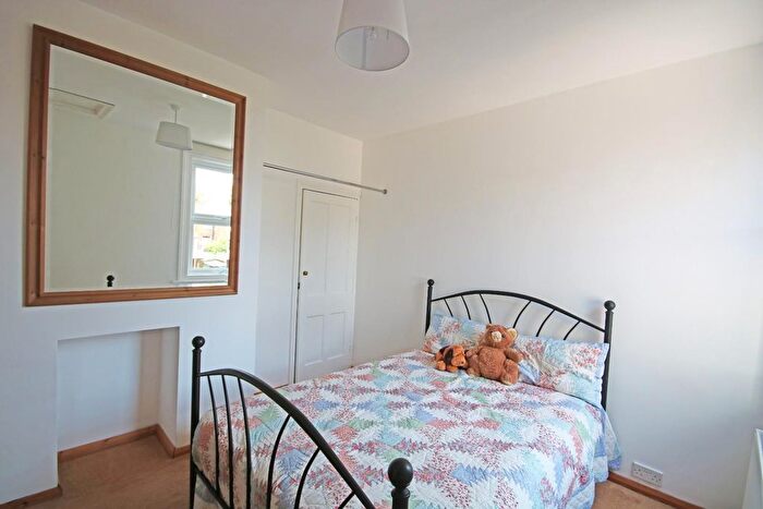 2 Bedroom Detached House For Sale In Princes Road, Ashford, TW15