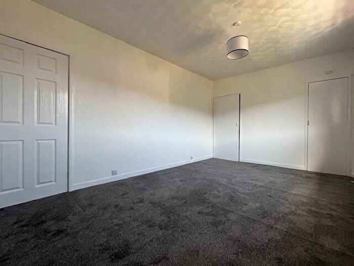 2 Bedroom Flat To Rent In Bridgend Road, Greenock, PA15