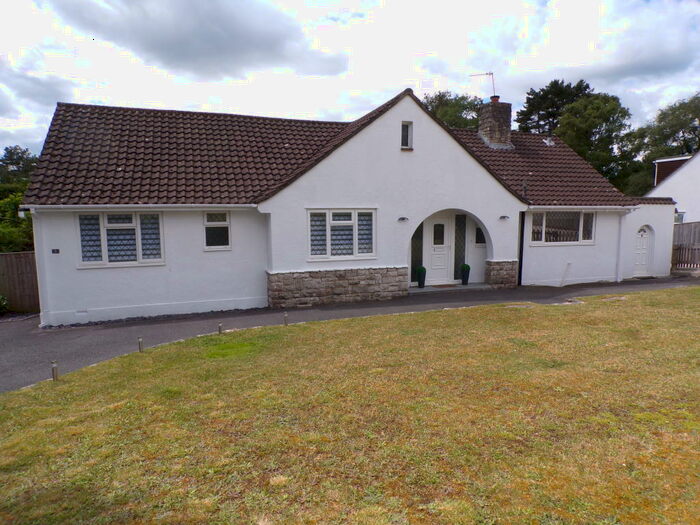 3 Bedroom Bungalow To Rent In Ringwood, BH24