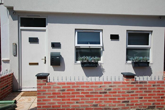 1 Bedroom Flat For Sale In Seaside Flat, Eastbourne, BN22