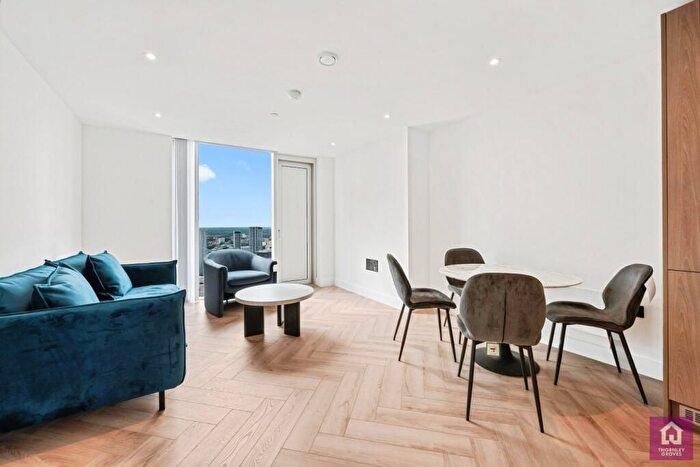 3 Bedroom Flat To Rent In Juniper Drive, London, SW18