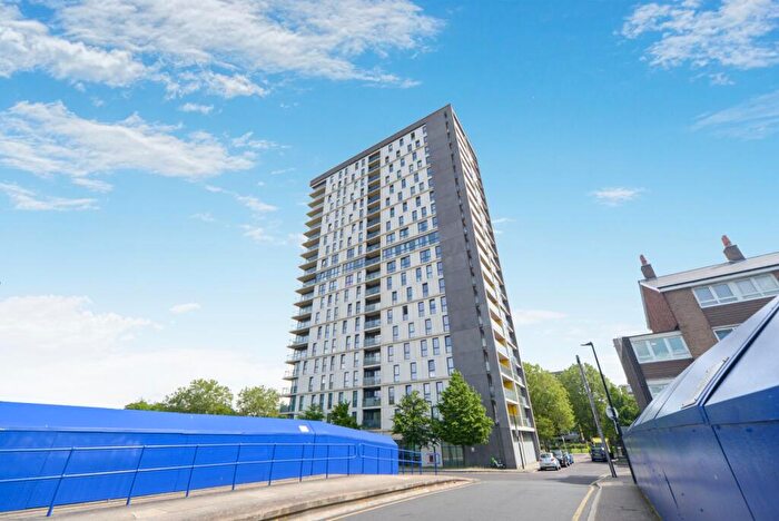 2 Bedroom Flat To Rent In Panoramic Tower, Hay Currie Street, Poplar, London, E14