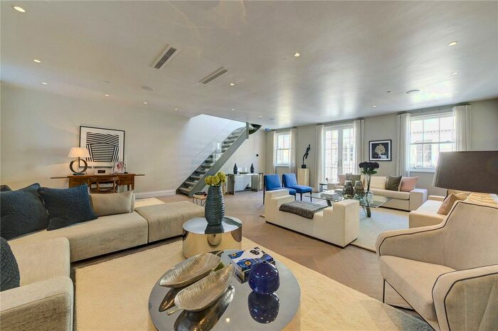 3 Bedroom Terraced House To Rent In Clabon Mews, Knightsbridge, London, SW1X