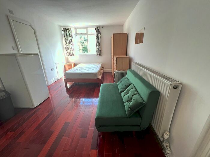 Studio To Rent In Chatsworth Road, Kilburn, NW2