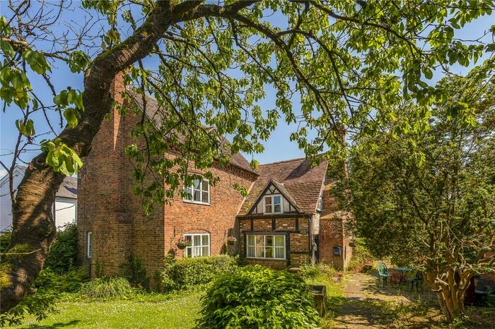 3 Bedroom Detached House For Sale In Swan Lane, Stoke Orchard, Cheltenham, Gloucestershire, GL52