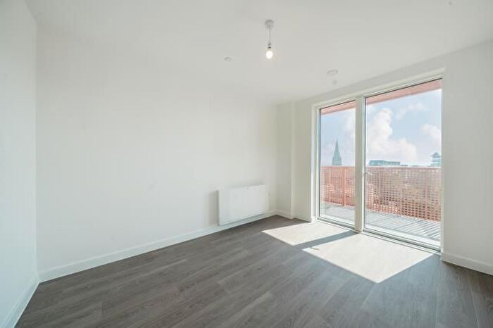 1 Bedroom Flat To Rent In New Road Triangle, Feltham, TW14