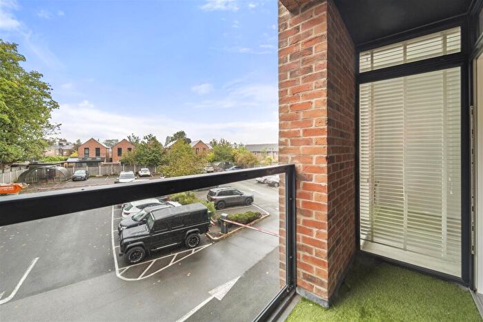 2 Bedroom Apartment To Rent In Maple Court, Cross Street, Sale, M33