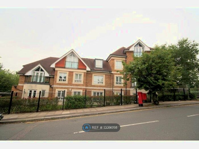 2 Bedroom Flat To Rent In Glendale Avenue, Edgware, HA8