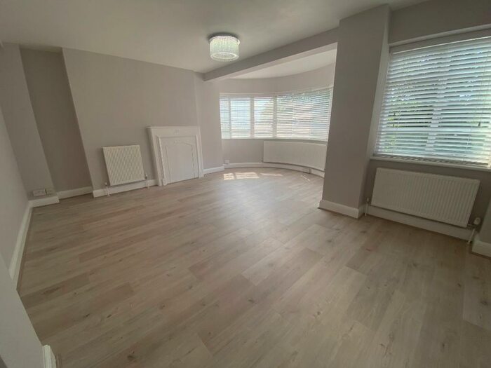 3 Bedroom Flat To Rent In Hornsey Lane, London, N6