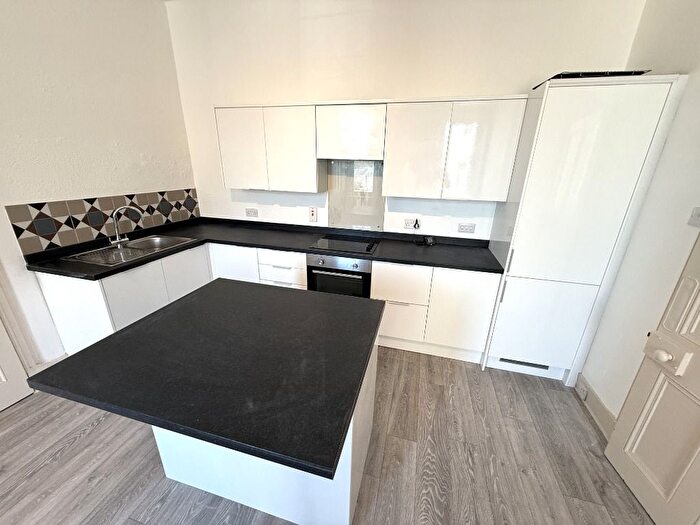 3 Bedroom Flat To Rent In North Deeside Road, Cults, Aberdeen, AB15