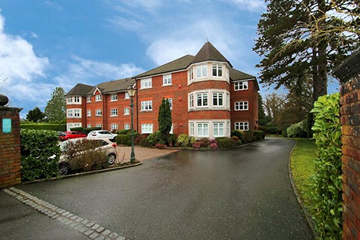 2 Bedroom Flat For Sale In St. Johns Hill Road, Woking, GU21