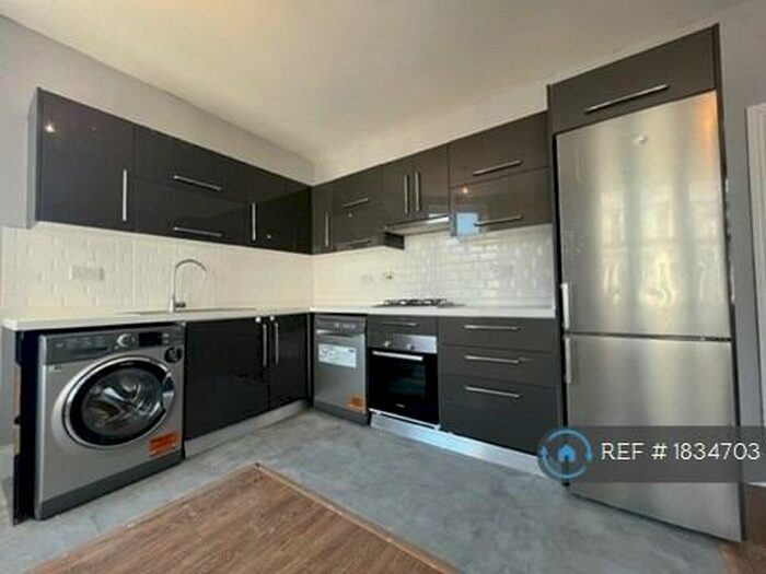 2 Bedroom Flat To Rent In St. James's Street, London, E17