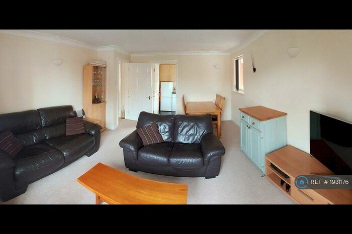 2 Bedroom Flat To Rent In Oddfellows Road, Newbury, RG14