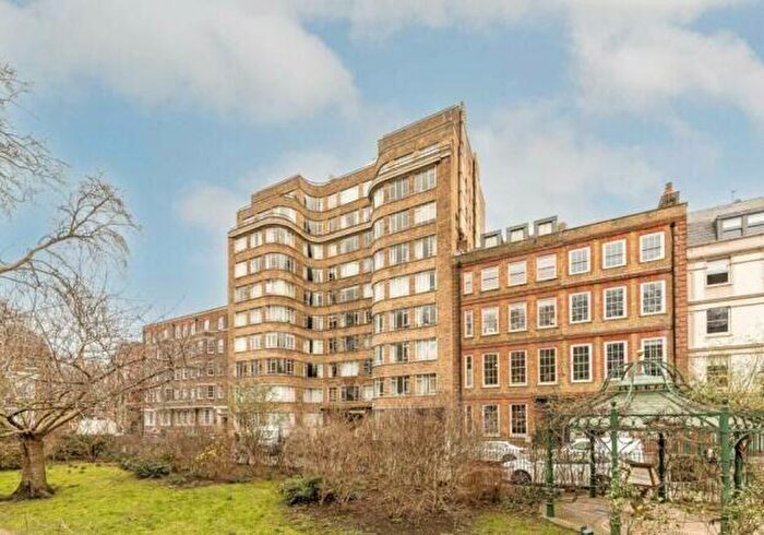 1 Bedroom Flat For Sale In Flat Florin Court, - Charterhouse Square, Barbican, London, EC1M