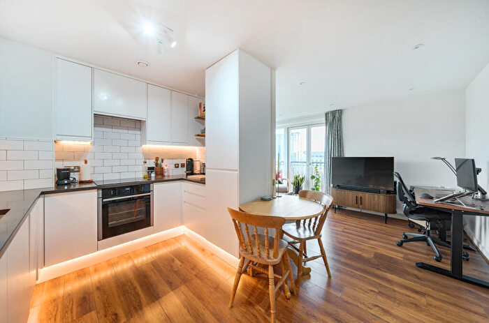 1 Bedroom Apartment For Sale In Market Road, Islington, N7