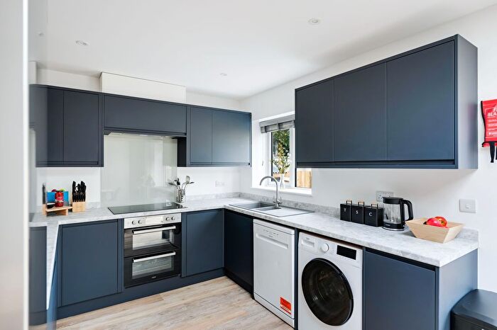 6 Bedroom Semi-Detached House To Rent In Cotman Walk, Bristol, BS7