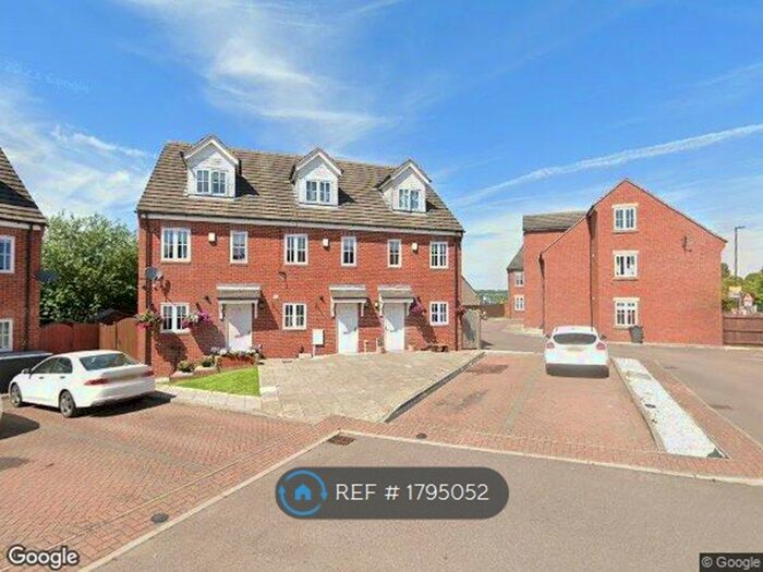 3 Bedroom Terraced House To Rent In Featherbed Close, Chesterfield, S44