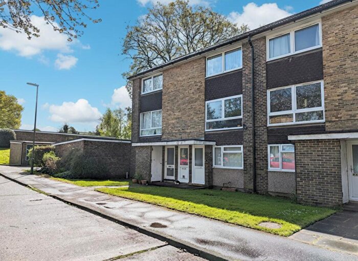 2 Bedroom Ground Maisonette To Rent In Cotswold Court, Horsham, RH13