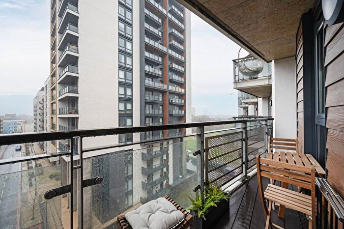 2 Bedroom Flat For Sale In Palmers Road, Bethnal Green, London, E2