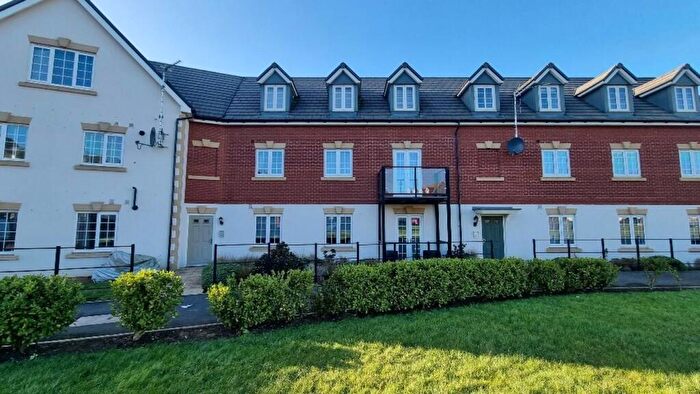 2 Bedroom Flat To Rent In Ampthill Way, Faringdon, SN7