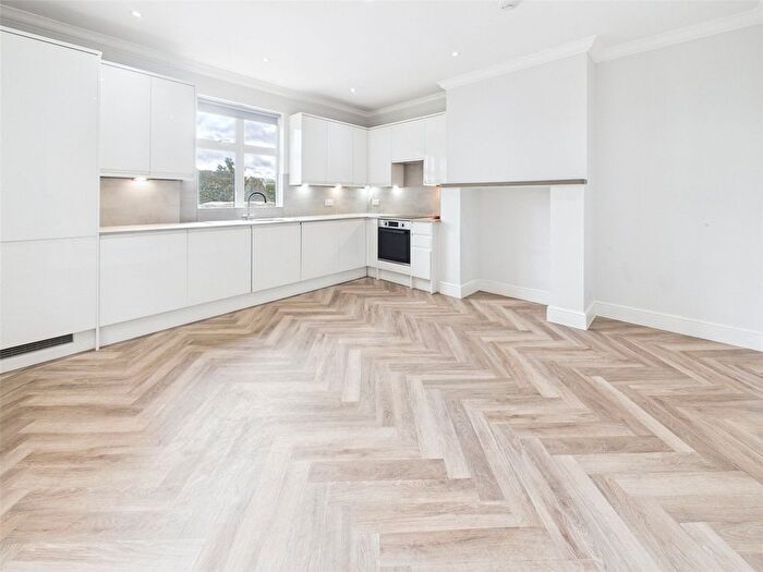 5 Bedroom Flat To Rent In King Street, Twickenham, TW1