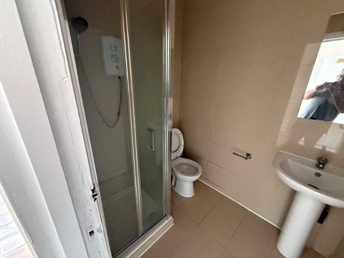 1 Bedroom Flat To Rent In Lees Parade, Uxbridge Road, UB10