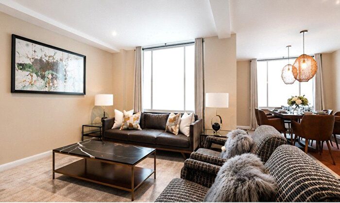 3 Bedroom Flat To Rent In Hill Street, Mayfair, London, W1J