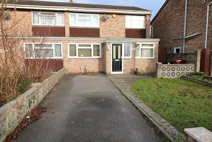 4 Bedroom Semi-Detached House To Rent In Warnford Road, Tilehurst, Reading, RG30