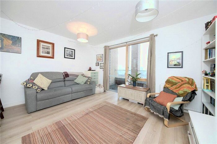 2 Bedroom Flat To Rent In Eddington Court, Silvertown Square, Canning Town, London, E16