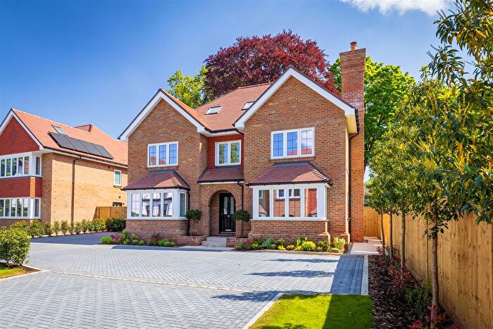 5 Bedroom Detached House For Sale In Horseshoe Lane West, Guildford, GU1