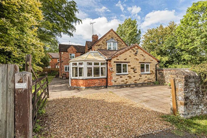 4 Bedroom Detached House For Sale In Butchers Lane, Pattishall, NN12