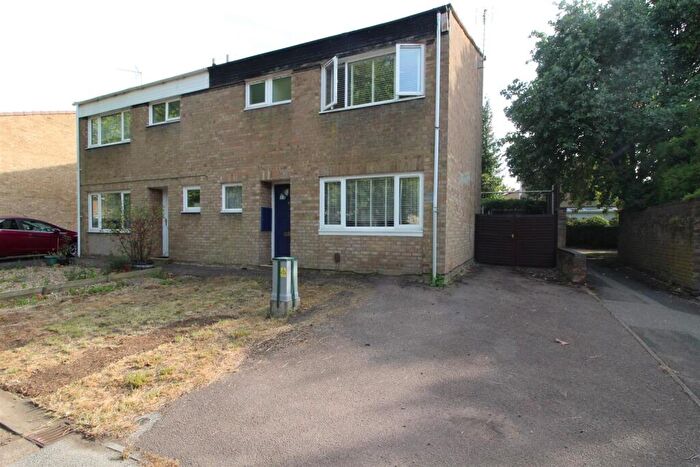 3 Bedroom House To Rent In Mursley Court, Galley Hill, MK11