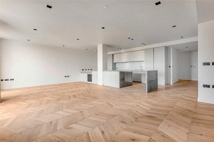 3 Bedroom Flat To Rent In Switch House West, Circus Road West, SW11