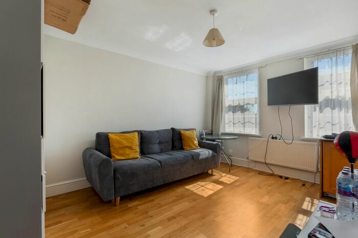 1 Bedroom Flat To Rent In Neville Walk, Carshalton, SM5