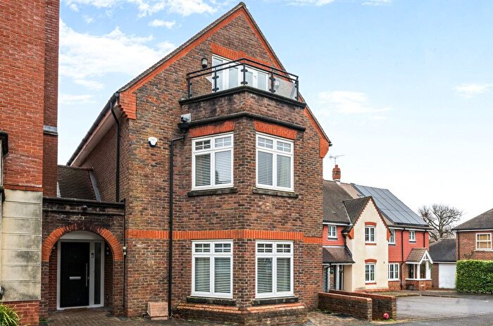 5 Bedroom Link Detached House For Sale In Jarvis Fields, Bursledon, Hampshire, SO31