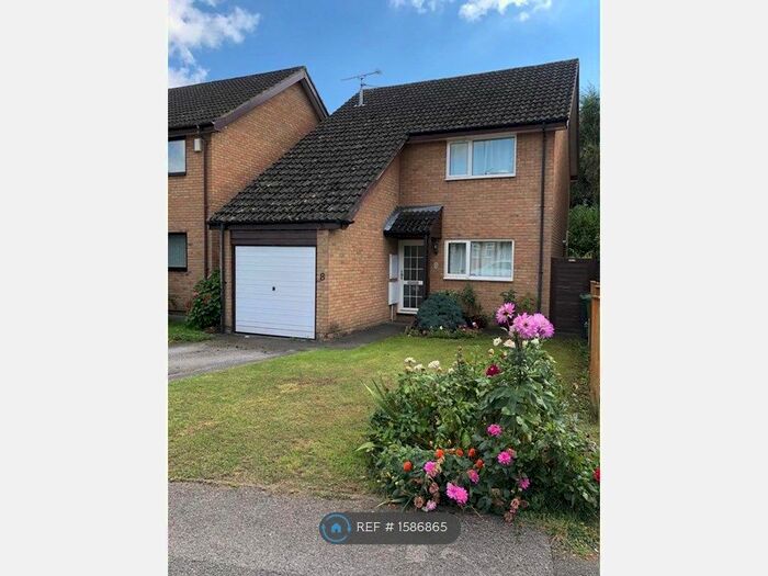 3 Bedroom Detached House To Rent In Carston Grove, Calcot, Reading, RG31