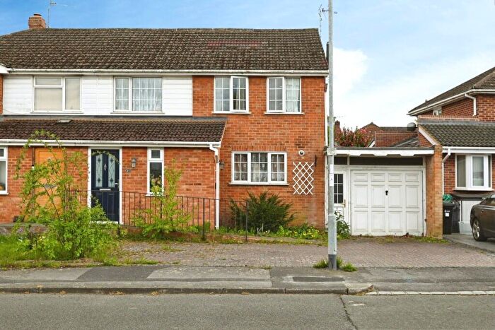 3 Bedroom Semi-Detached House For Sale In Malone Road, Woodley, Reading, Berkshire, RG5