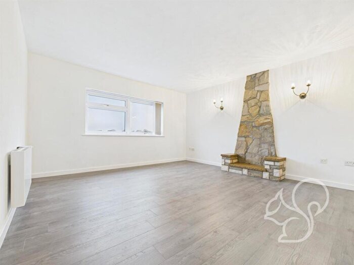2 Bedroom Apartment For Sale In Seaview Avenue, West Mersea, CO5