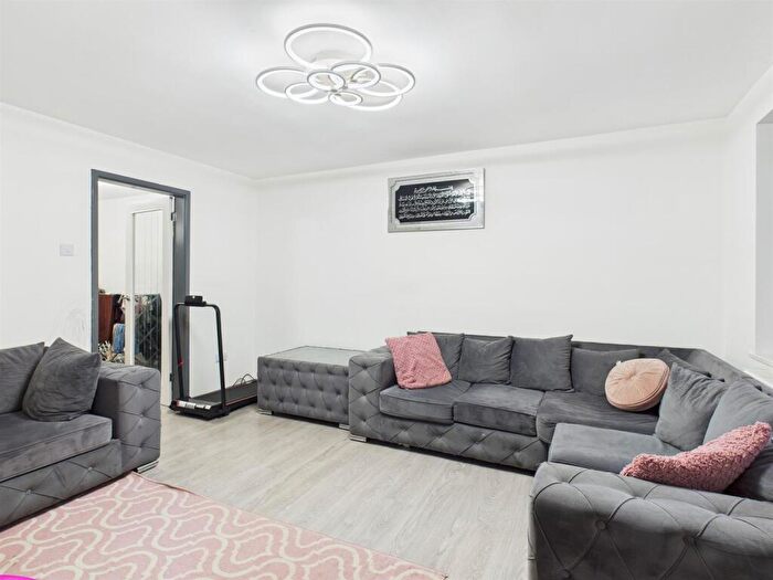 3 Bedroom Detached House For Sale In Flamborough Close, Woodston, Peterborough, PE2